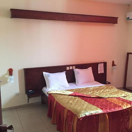 Hotel Lumiere Akwa Дуала Екстер'єр фото