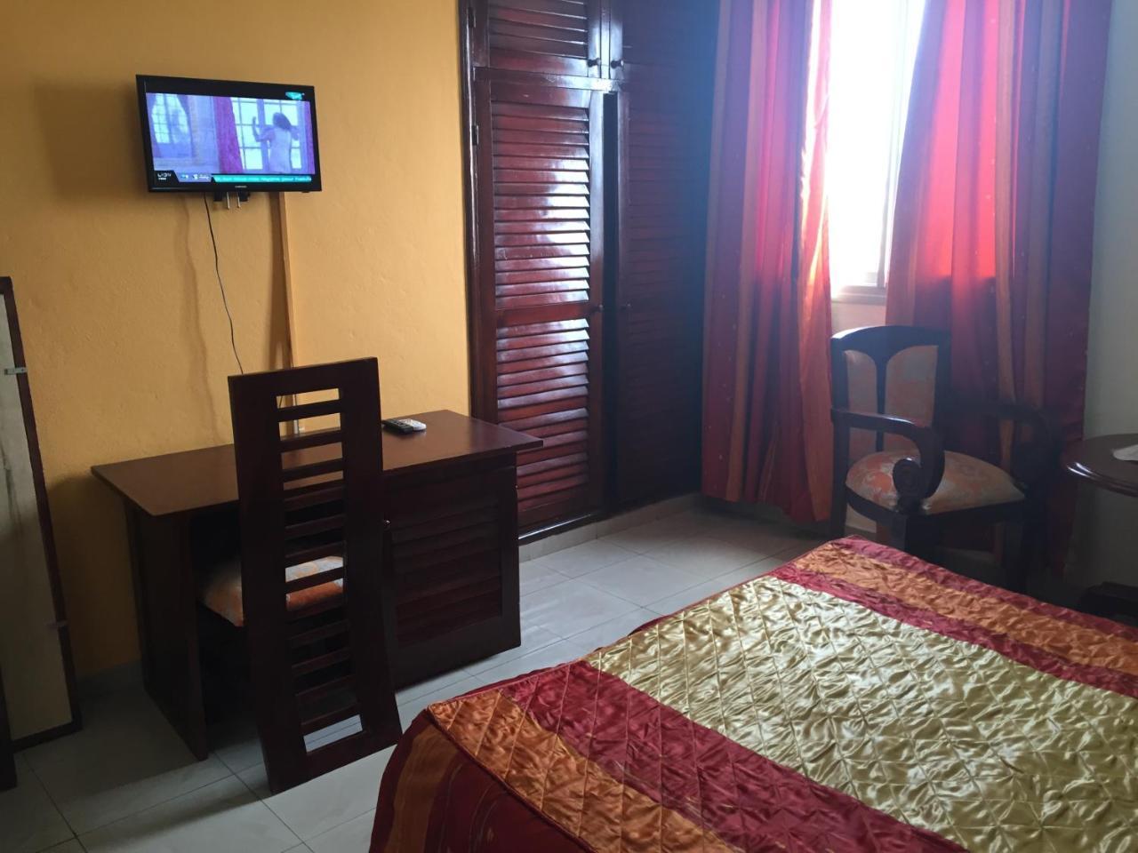 Hotel Lumiere Akwa Дуала Екстер'єр фото