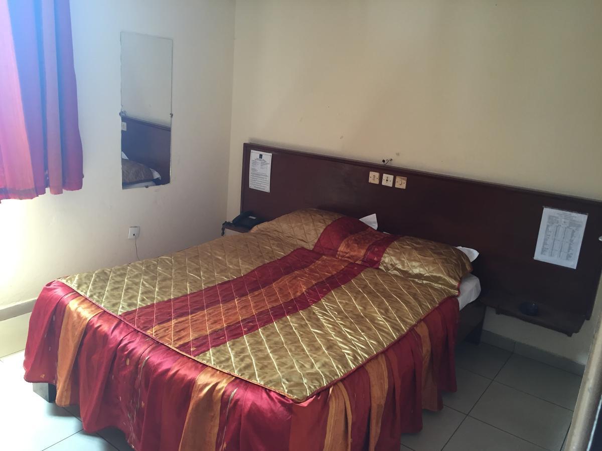 Hotel Lumiere Akwa Дуала Екстер'єр фото
