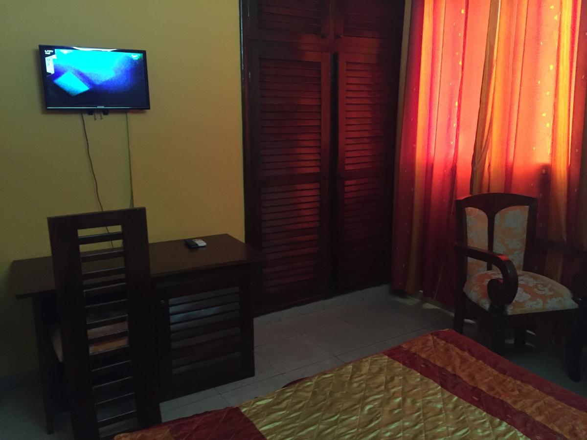 Hotel Lumiere Akwa Дуала Екстер'єр фото